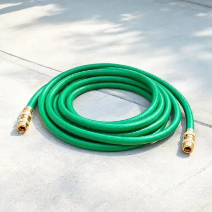 Swivel grip garden hose